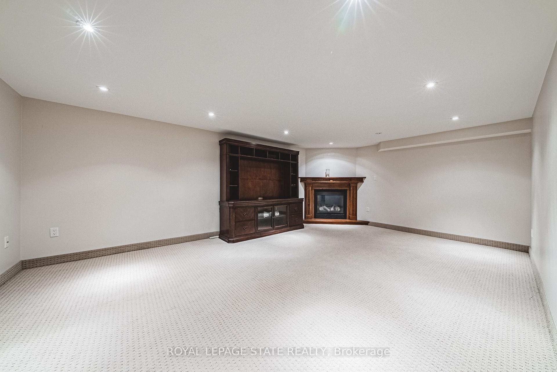Photo 33 of 231 Pine Cove Road, Burlington, Roseland — HOMEH