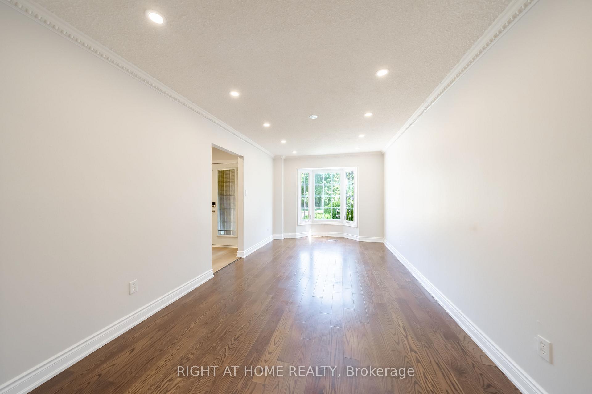 Photo 18 of 345 Mill Street S, Brampton, Brampton South — HOMEH