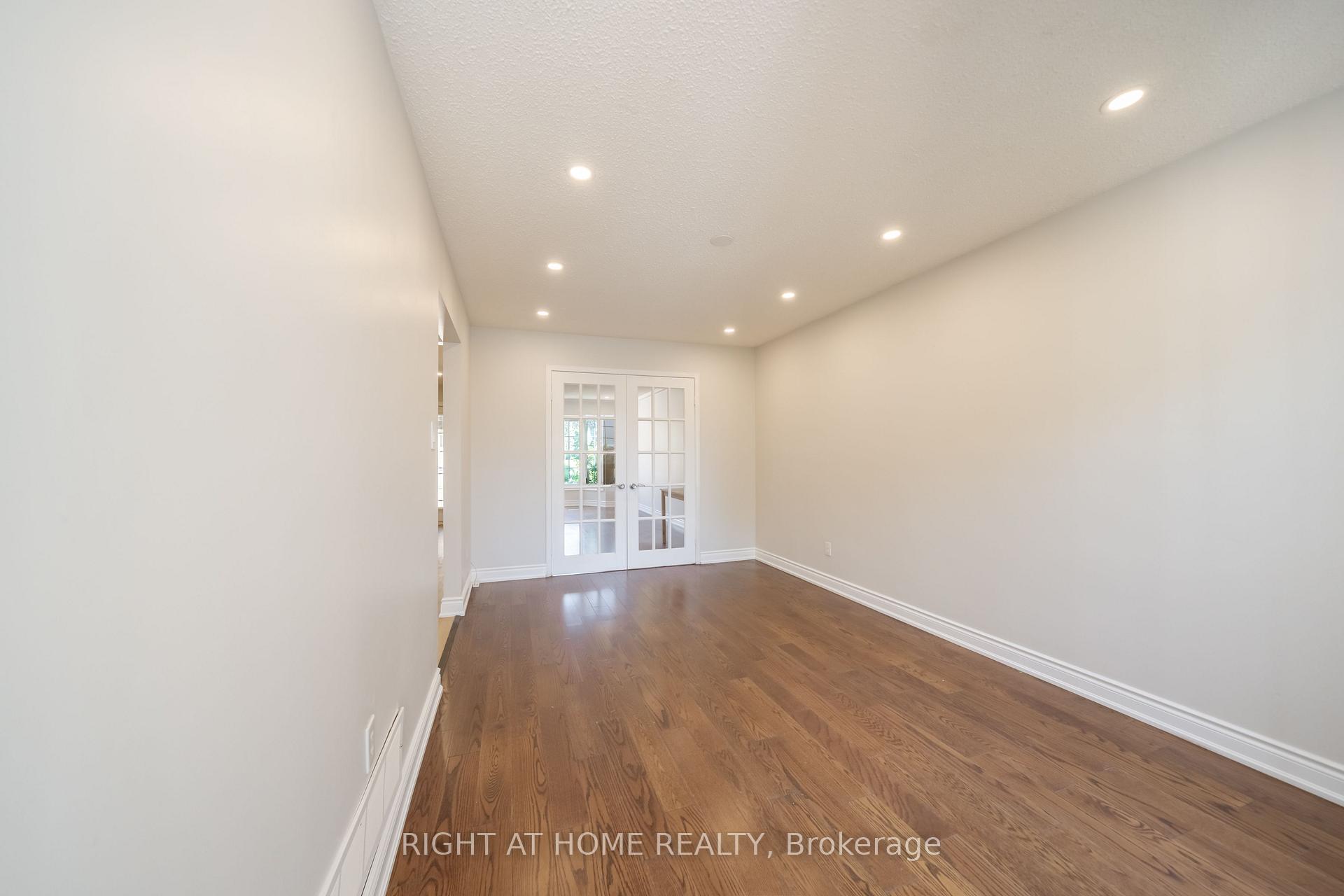 Photo 19 of 345 Mill Street S, Brampton, Brampton South — HOMEH