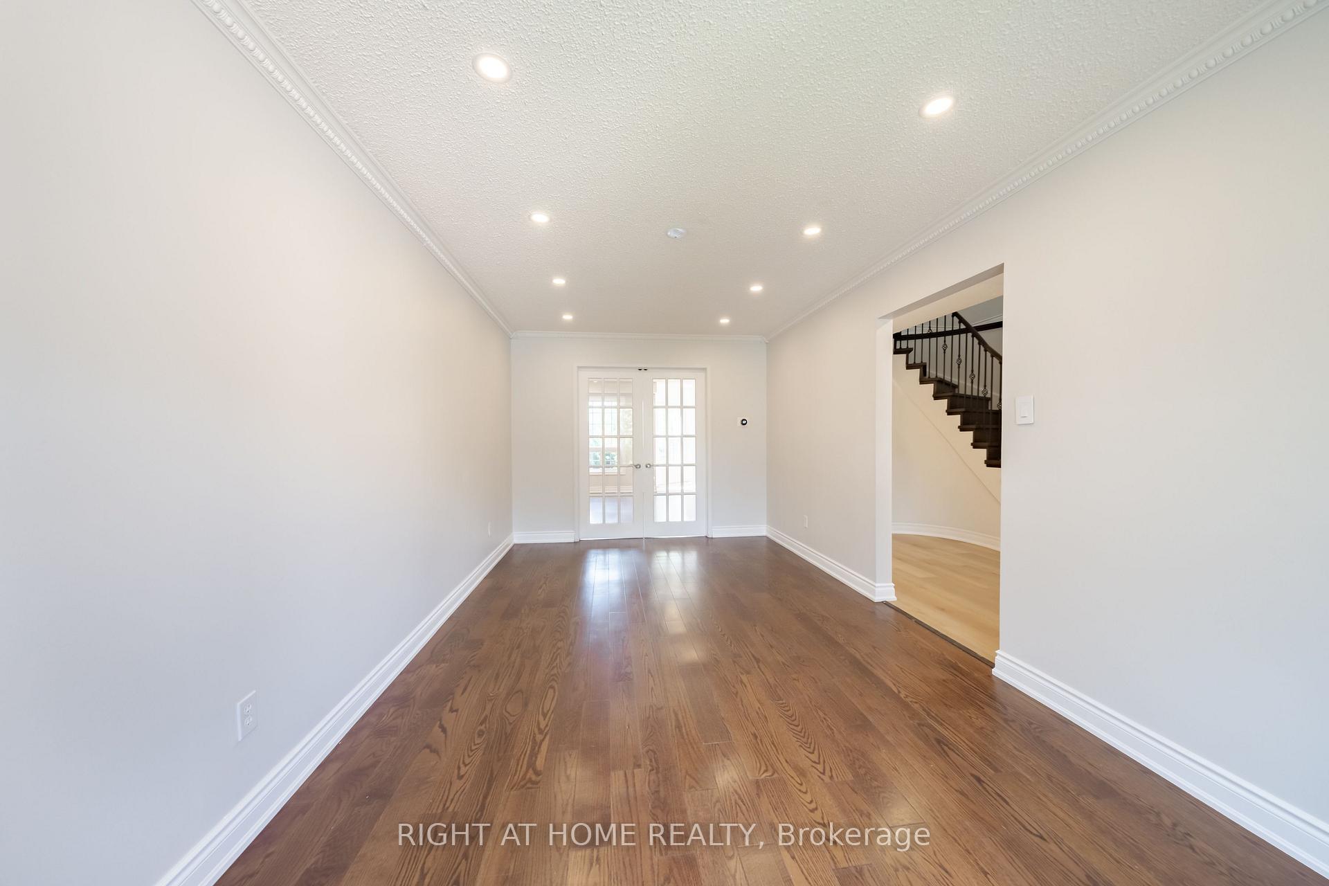 Photo 20 of 345 Mill Street S, Brampton, Brampton South — HOMEH