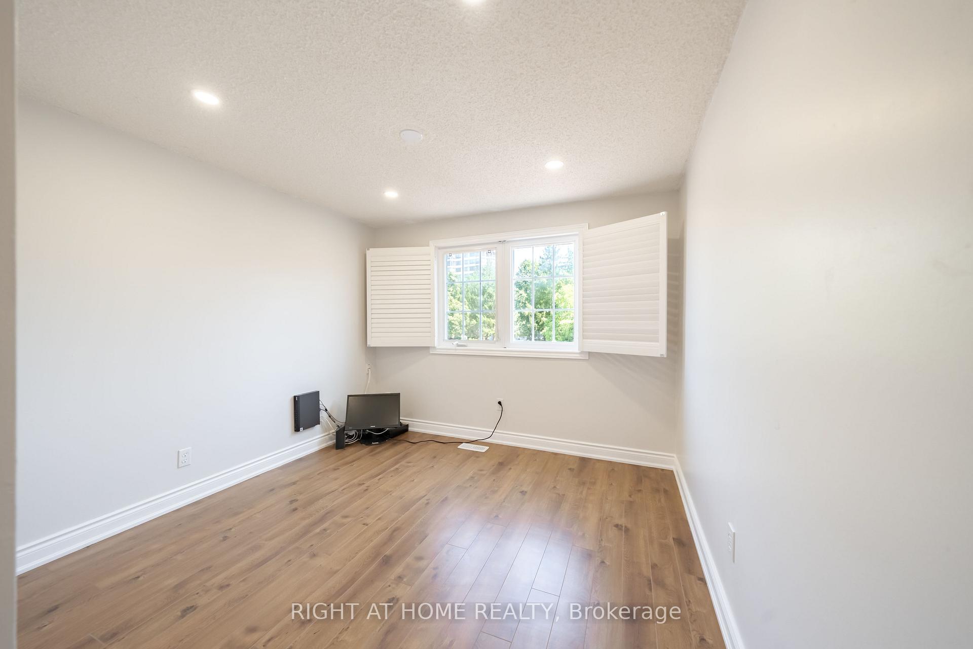 Photo 30 of 345 Mill Street S, Brampton, Brampton South — HOMEH