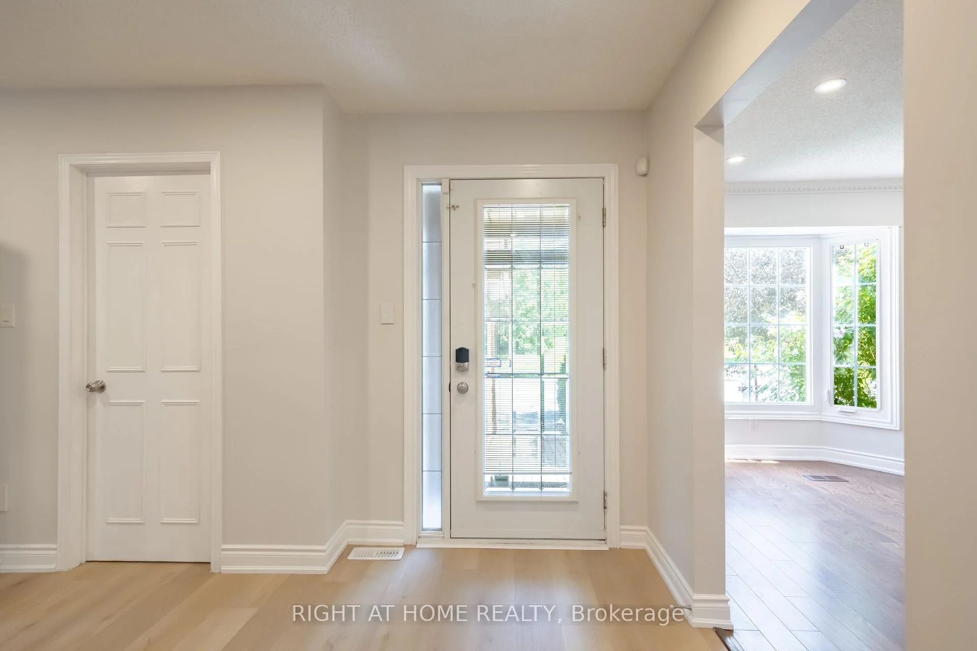 Photo 6 of 345 Mill Street S, Brampton, Brampton South — HOMEH