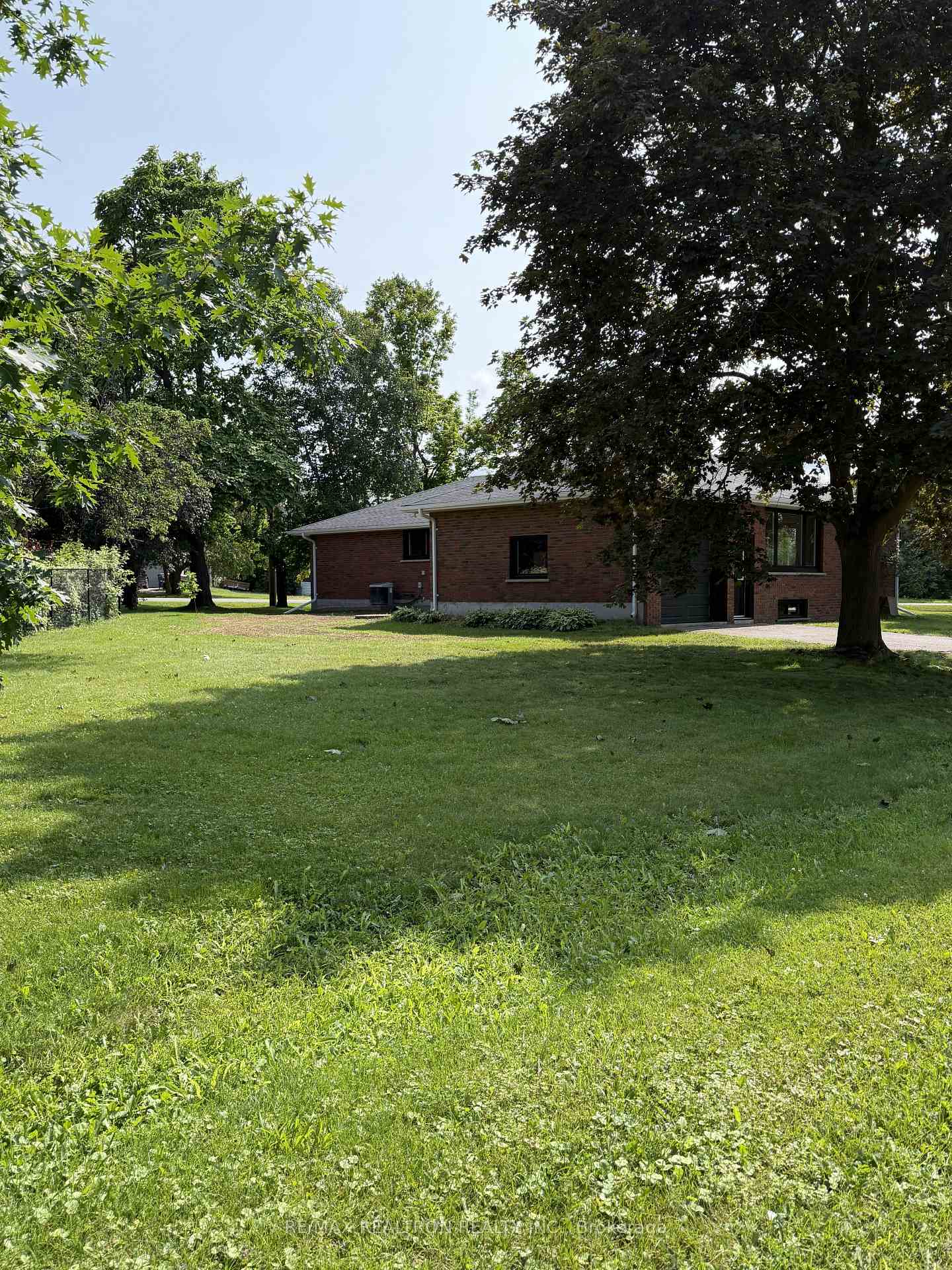 Photo 3 of 13 Circle Ridge Drive, Georgina, Keswick North — HOMEH