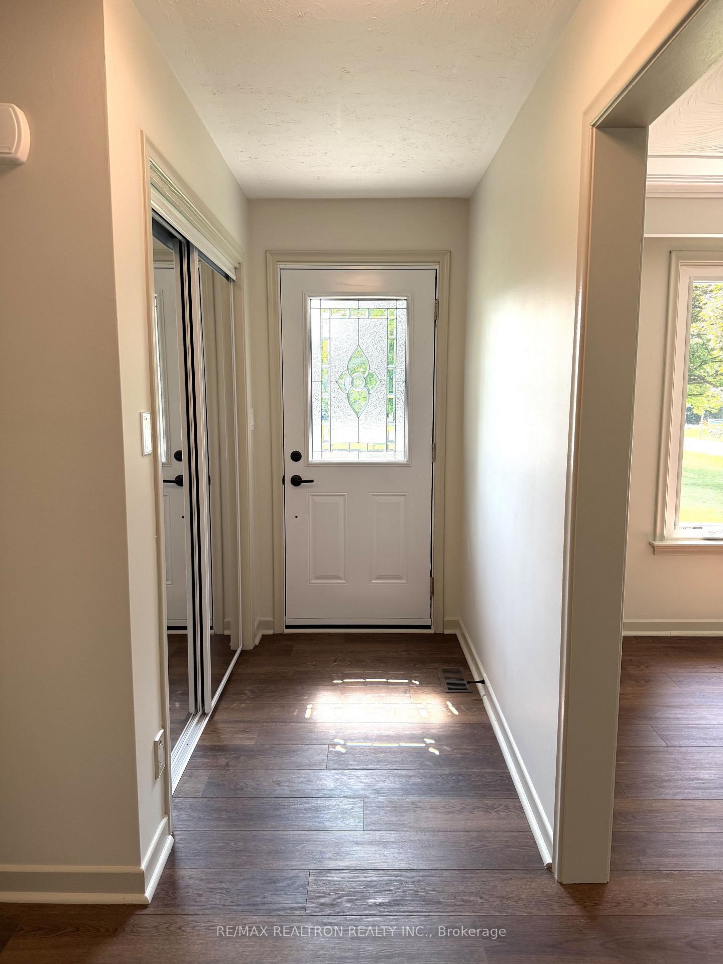 Photo 4 of 13 Circle Ridge Drive, Georgina, Keswick North — HOMEH