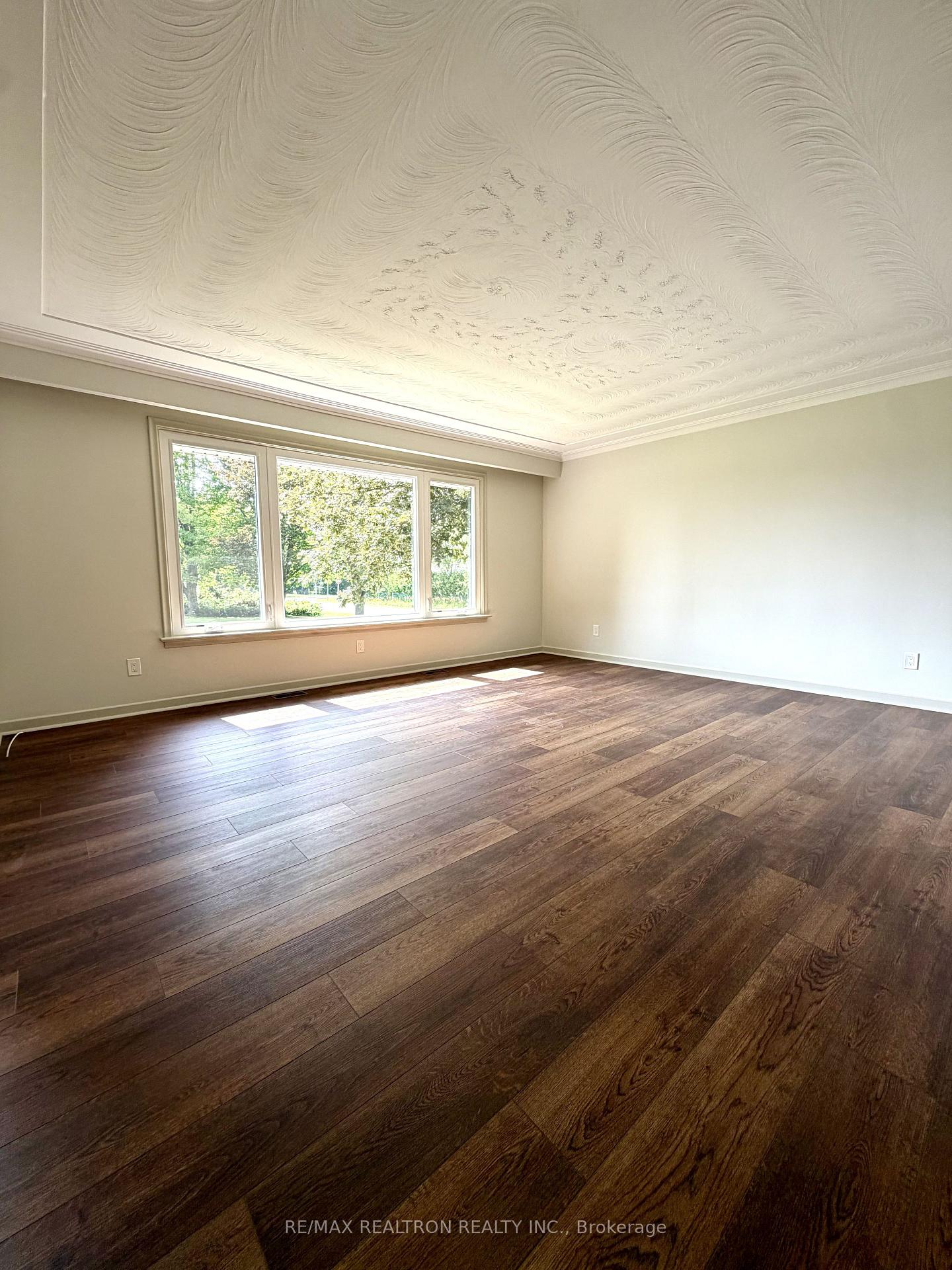 Photo 5 of 13 Circle Ridge Drive, Georgina, Keswick North — HOMEH