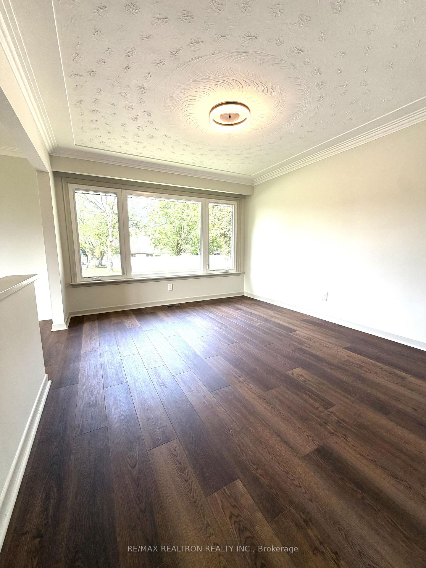 Photo 8 of 13 Circle Ridge Drive, Georgina, Keswick North — HOMEH