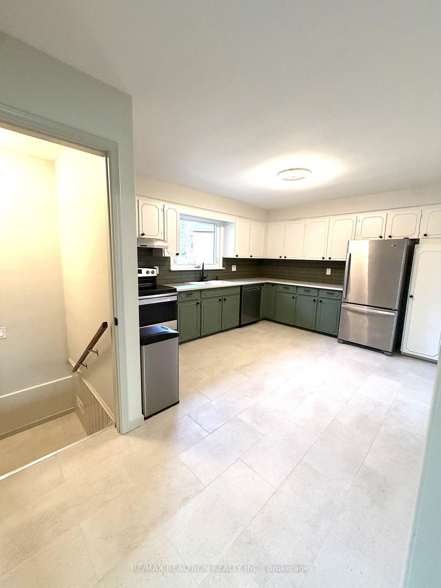 Photo 10 of 13 Circle Ridge Drive, Georgina, Keswick North — HOMEH