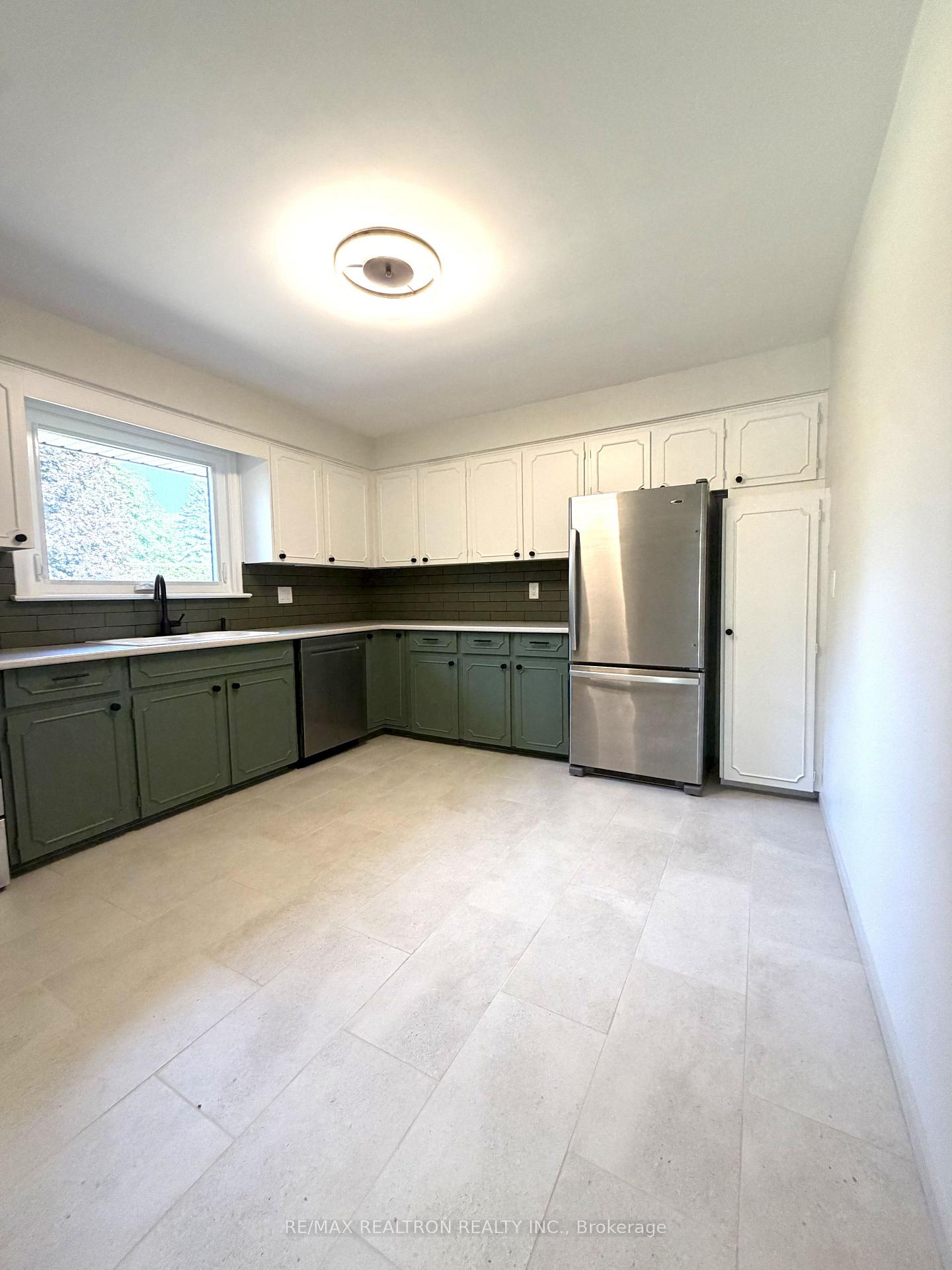 Photo 11 of 13 Circle Ridge Drive, Georgina, Keswick North — HOMEH