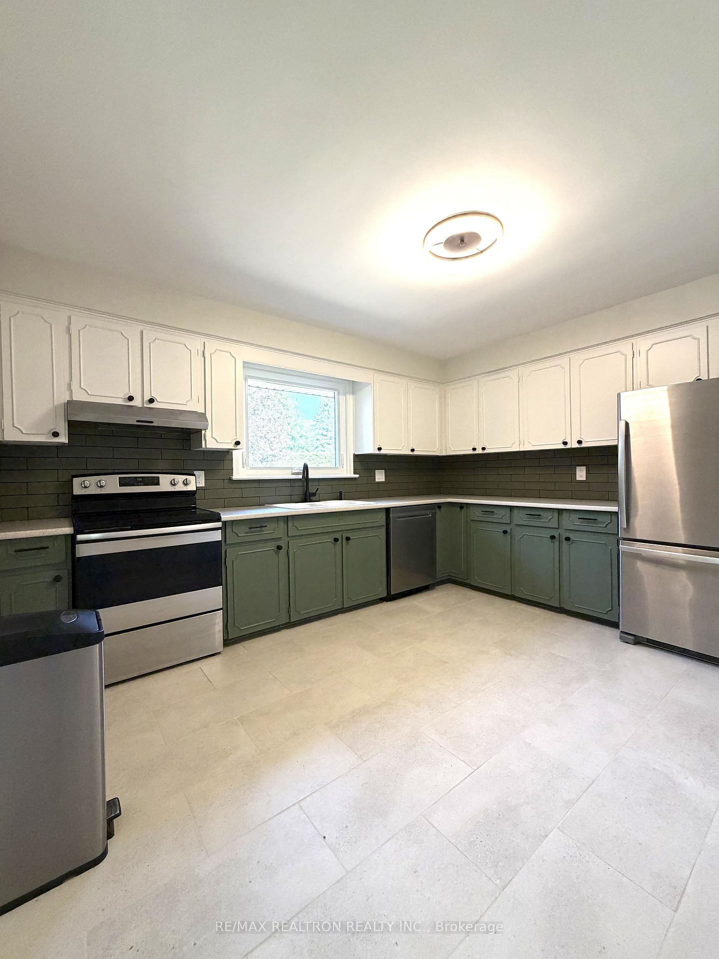 Photo 12 of 13 Circle Ridge Drive, Georgina, Keswick North — HOMEH