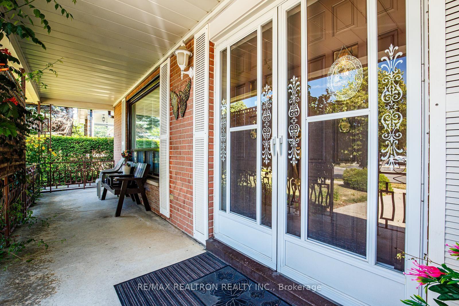 Photo 4 of 115 Hullmar Drive, North York, Black Creek — HOMEH