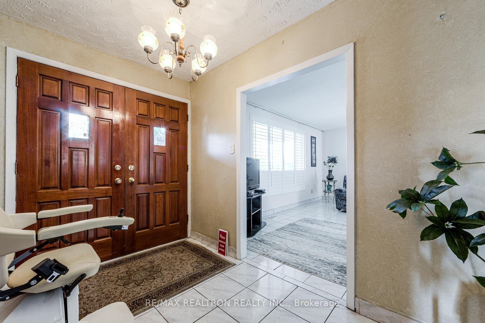 Photo 5 of 115 Hullmar Drive, North York, Black Creek — HOMEH