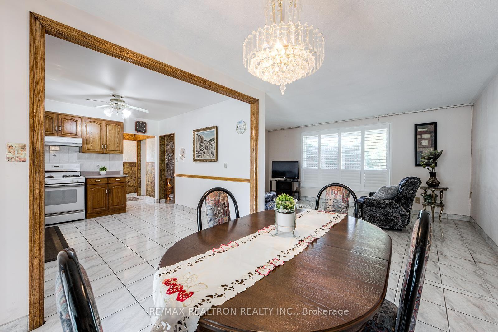 Photo 12 of 115 Hullmar Drive, North York, Black Creek — HOMEH