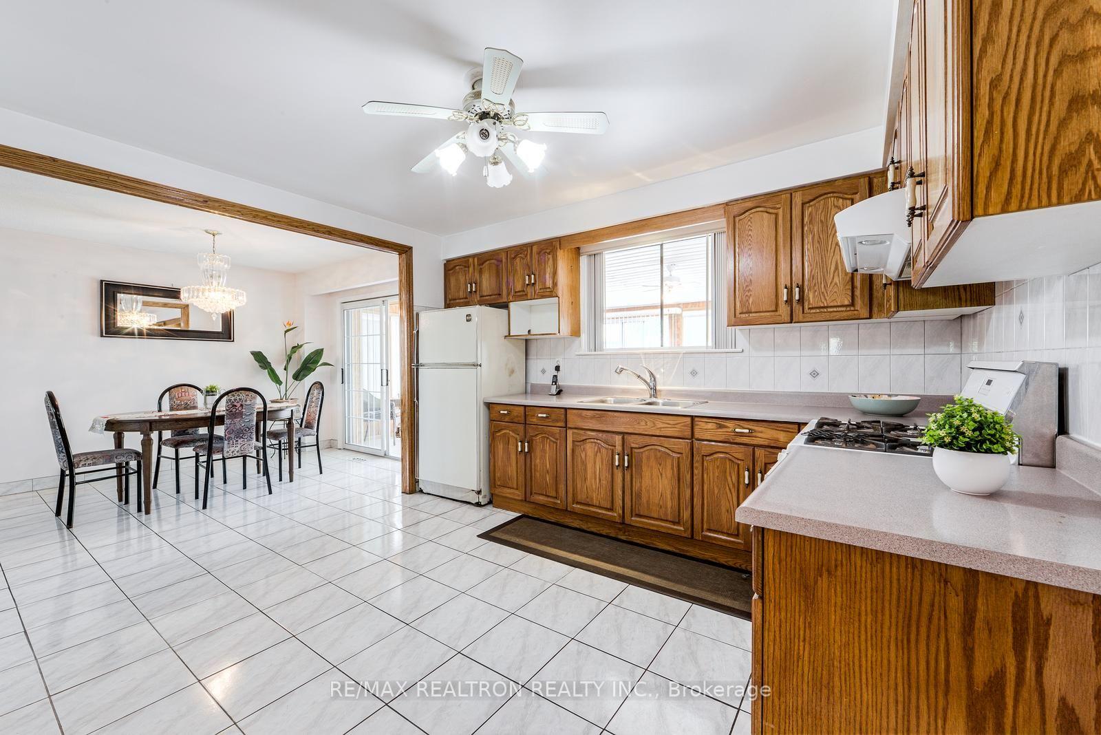Photo 15 of 115 Hullmar Drive, North York, Black Creek — HOMEH