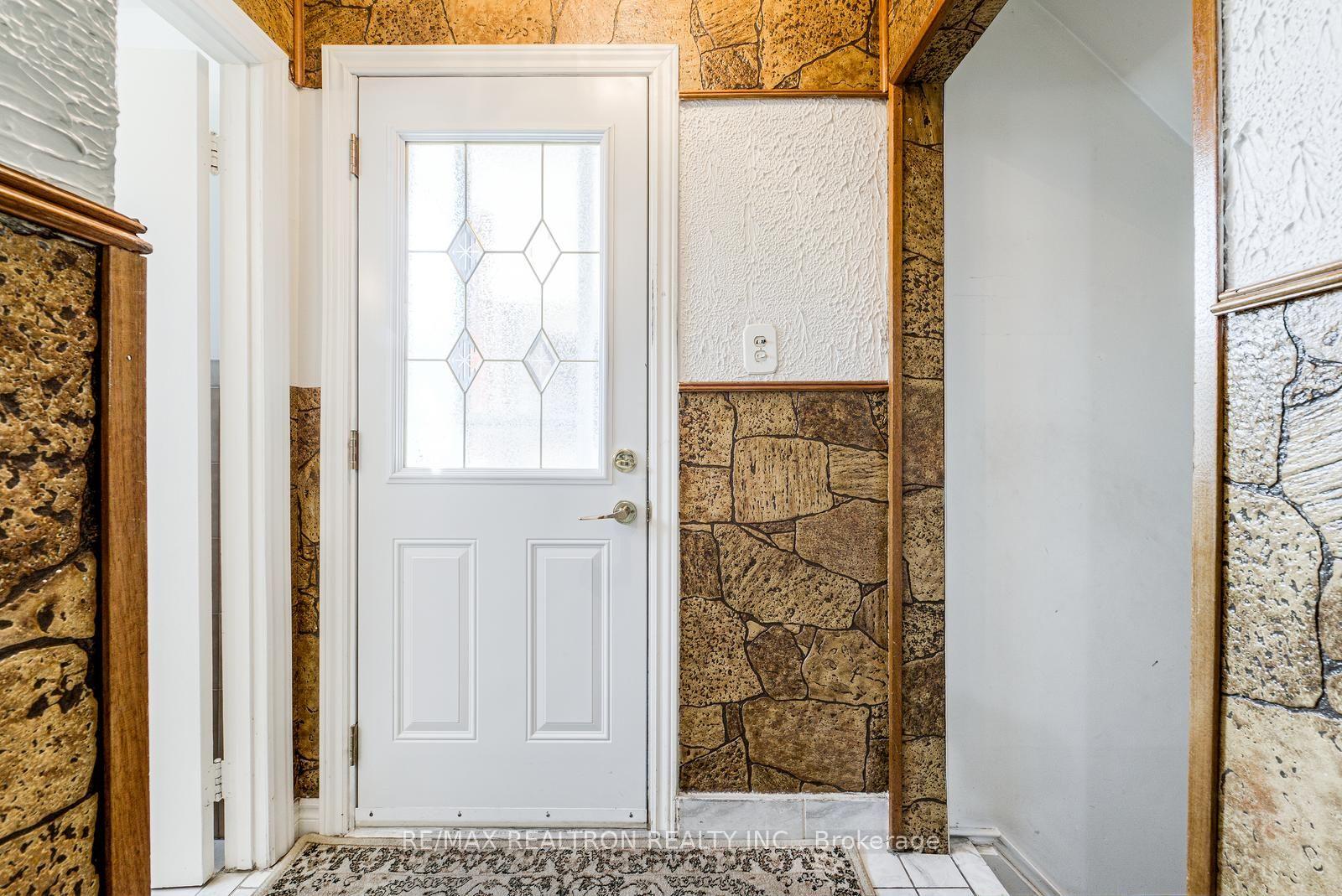 Photo 18 of 115 Hullmar Drive, North York, Black Creek — HOMEH