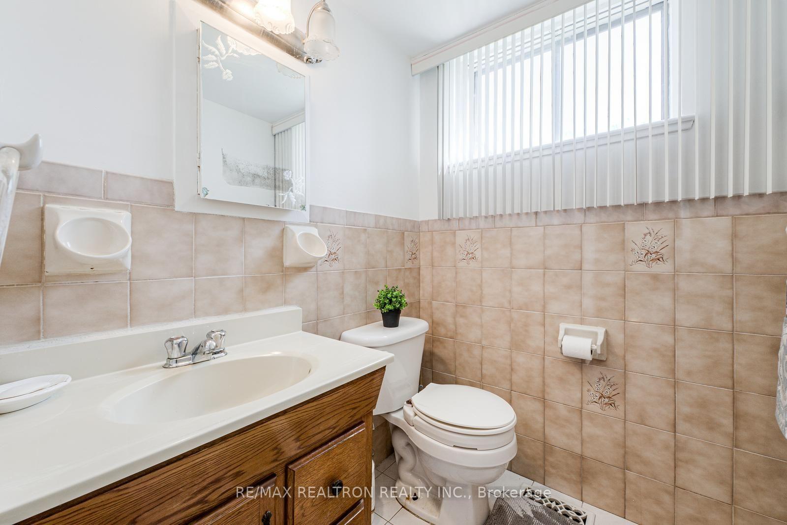 Photo 19 of 115 Hullmar Drive, North York, Black Creek — HOMEH