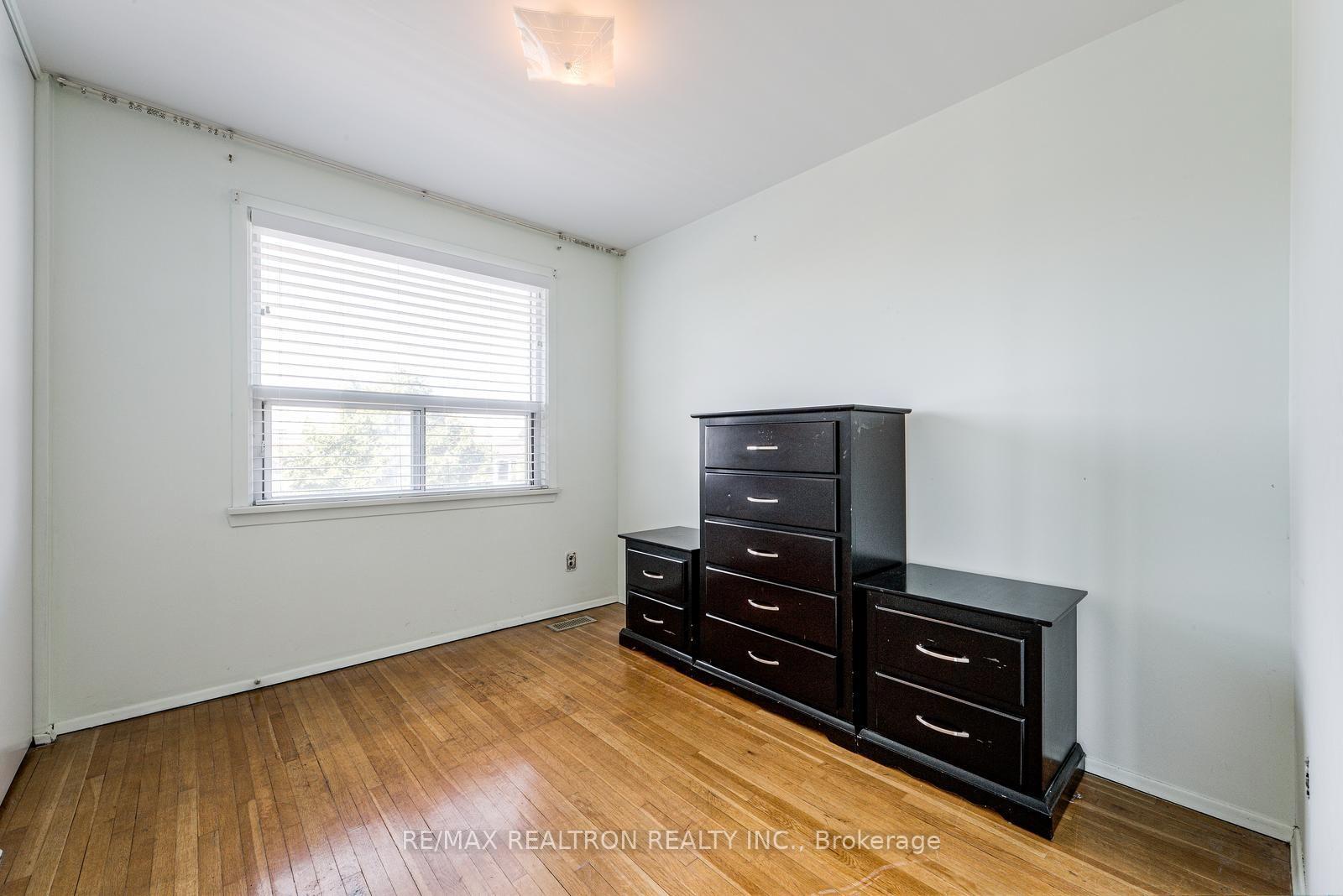 Photo 22 of 115 Hullmar Drive, North York, Black Creek — HOMEH