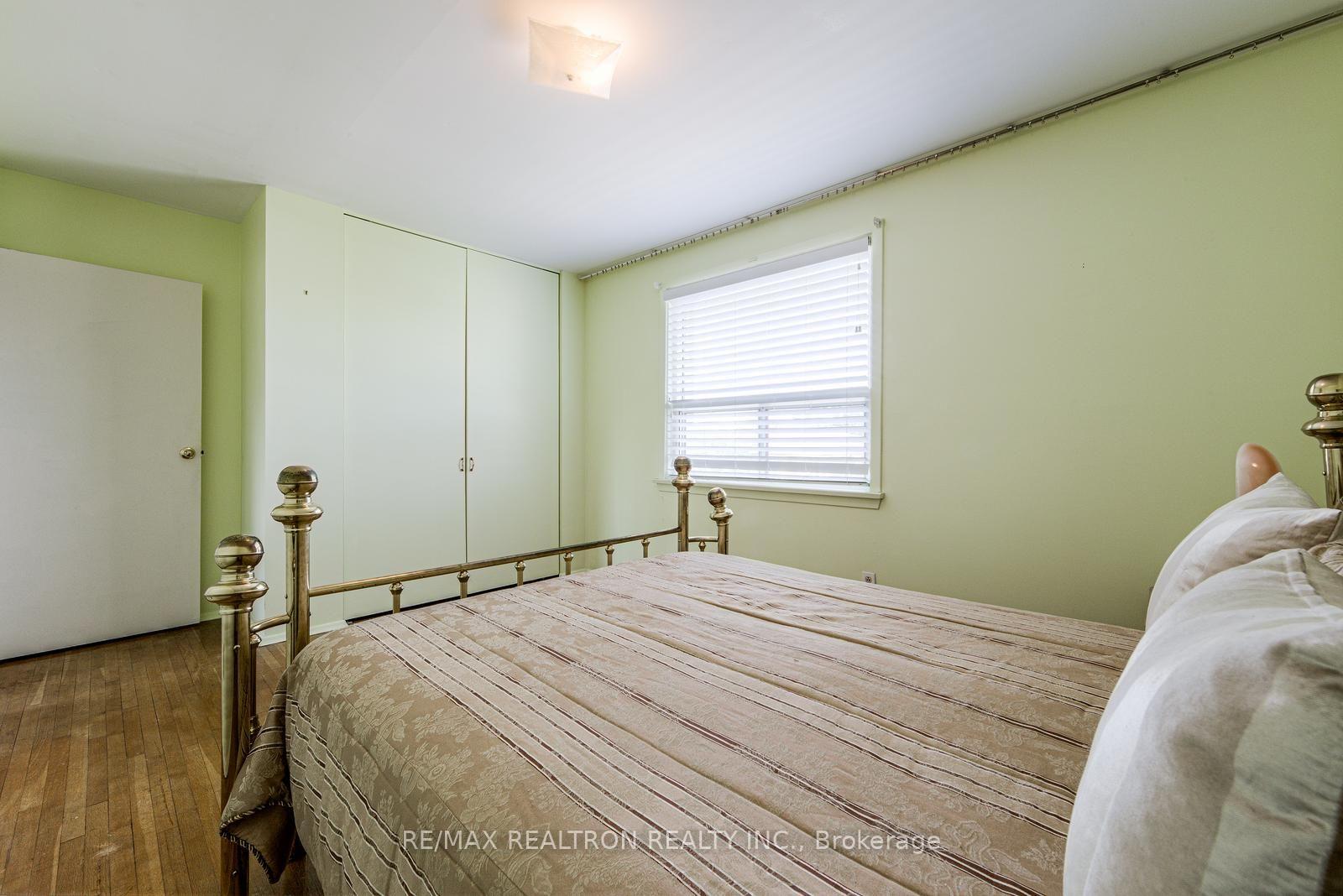 Photo 24 of 115 Hullmar Drive, North York, Black Creek — HOMEH
