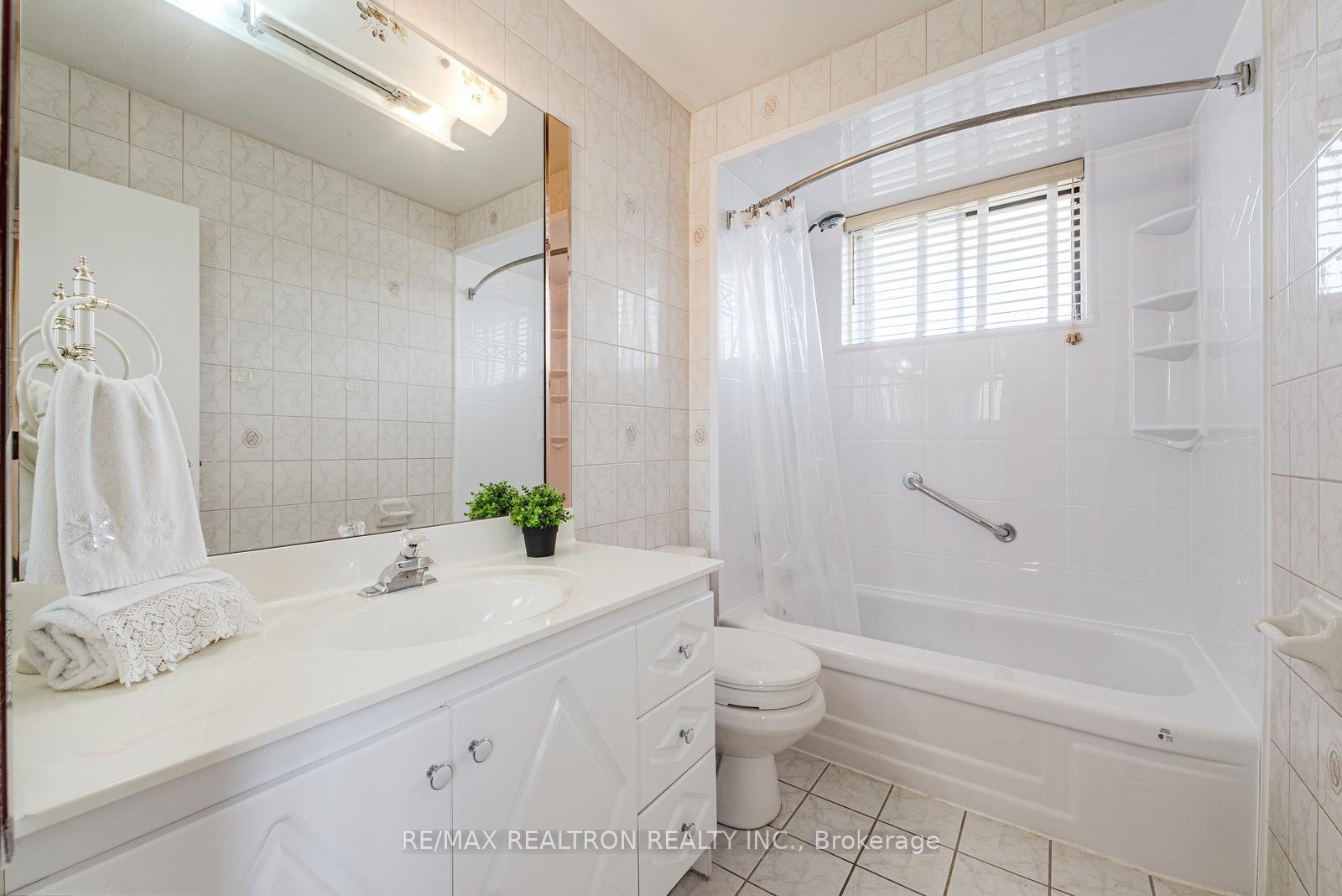Photo 27 of 115 Hullmar Drive, North York, Black Creek — HOMEH