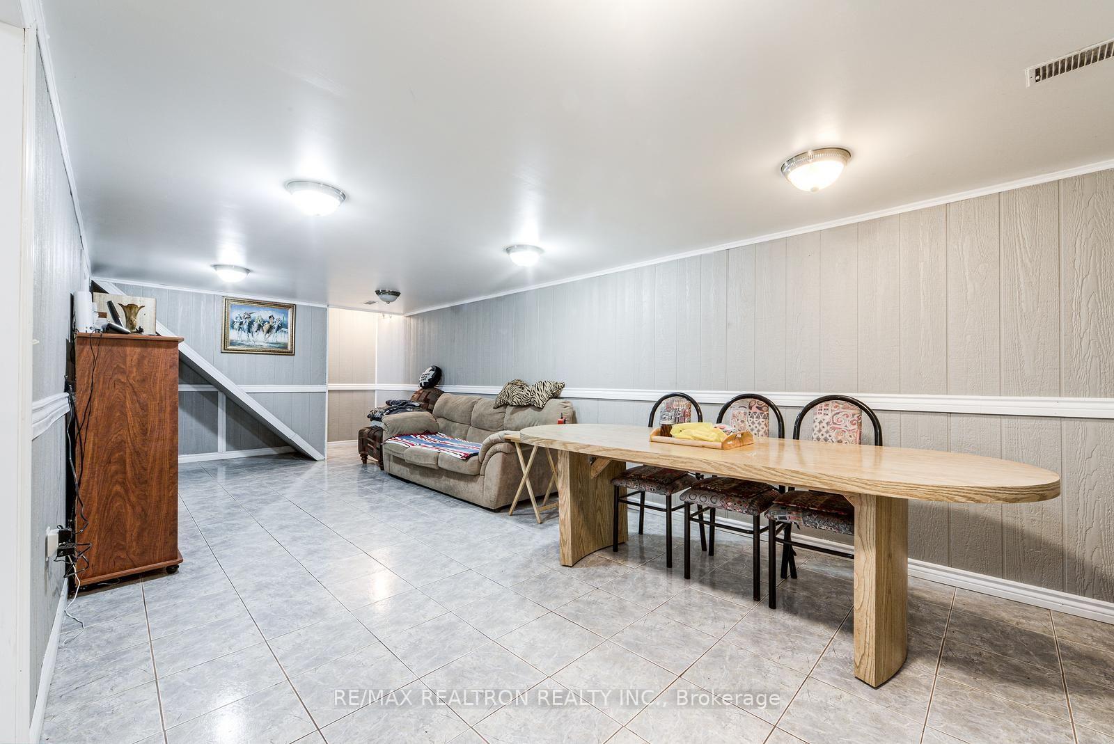 Photo 31 of 115 Hullmar Drive, North York, Black Creek — HOMEH