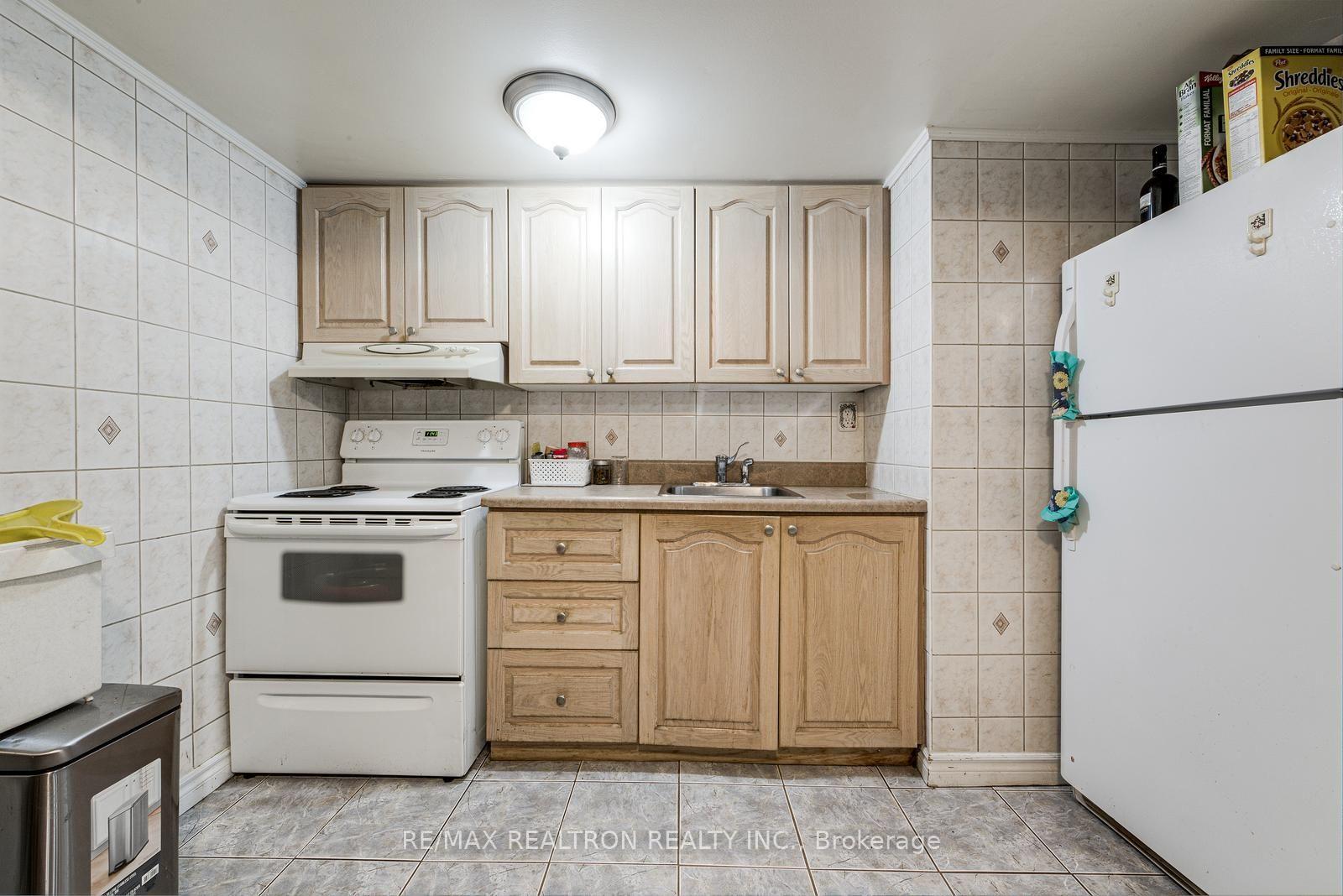 Photo 32 of 115 Hullmar Drive, North York, Black Creek — HOMEH