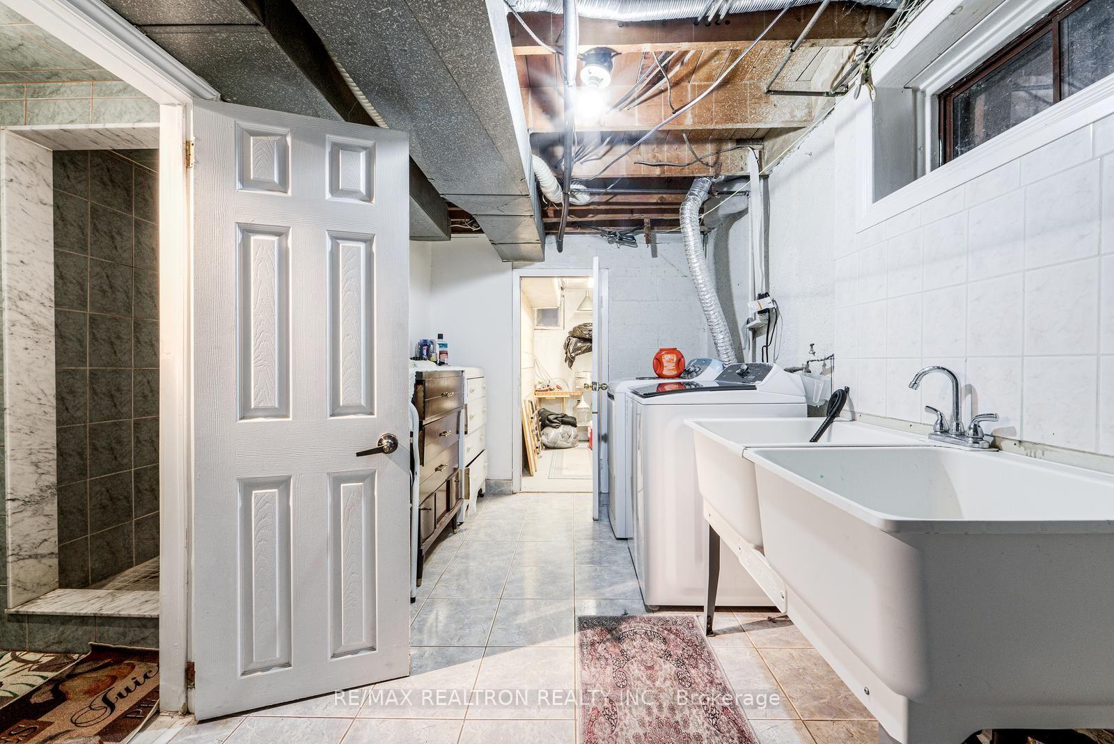 Photo 33 of 115 Hullmar Drive, North York, Black Creek — HOMEH