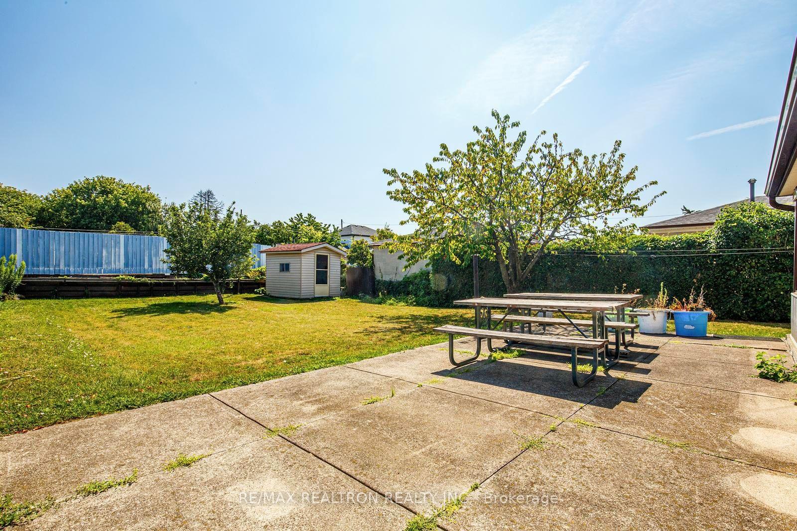 Photo 35 of 115 Hullmar Drive, North York, Black Creek — HOMEH