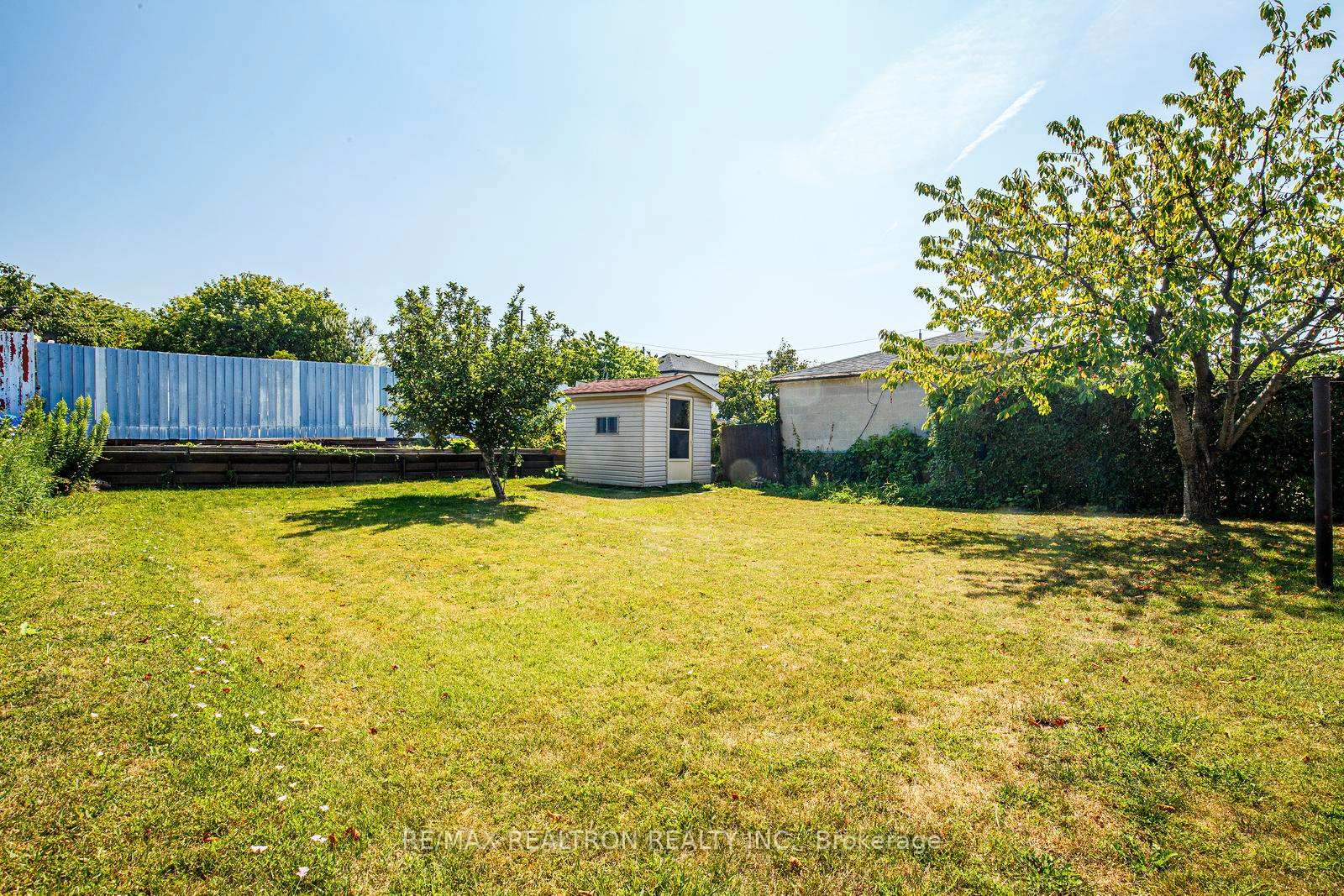 Photo 36 of 115 Hullmar Drive, North York, Black Creek — HOMEH