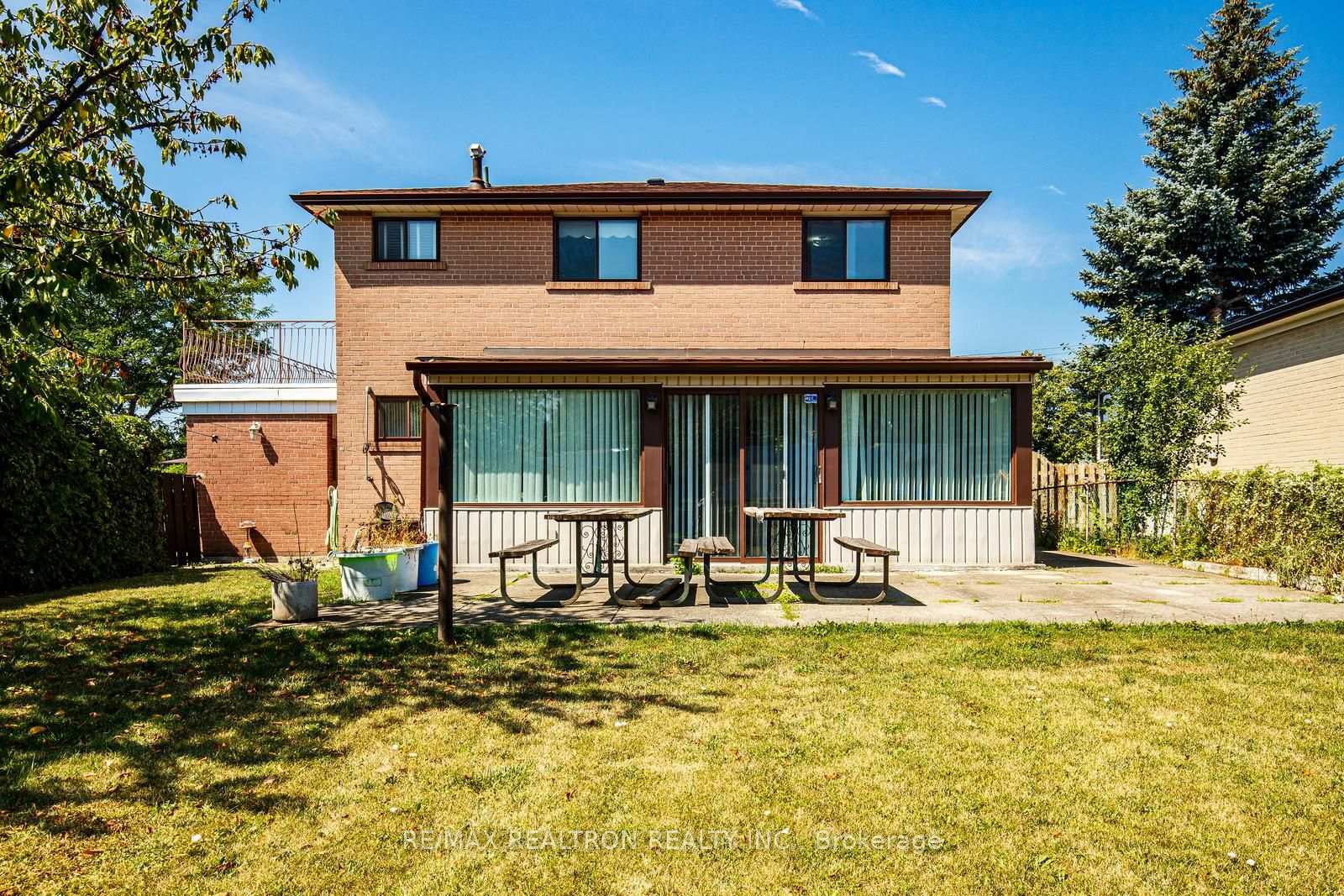 Photo 38 of 115 Hullmar Drive, North York, Black Creek — HOMEH