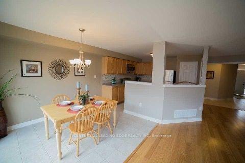 Photo 2 of 52 Apple Tree Crescent, Uxbridge — HOMEH