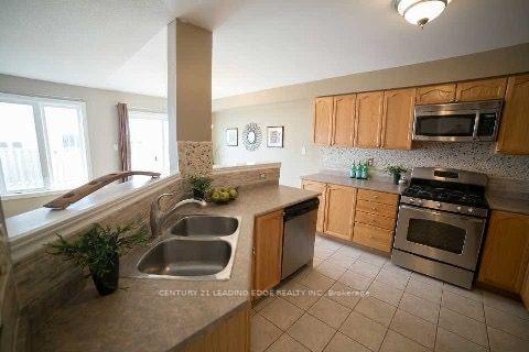 Photo 3 of 52 Apple Tree Crescent, Uxbridge — HOMEH