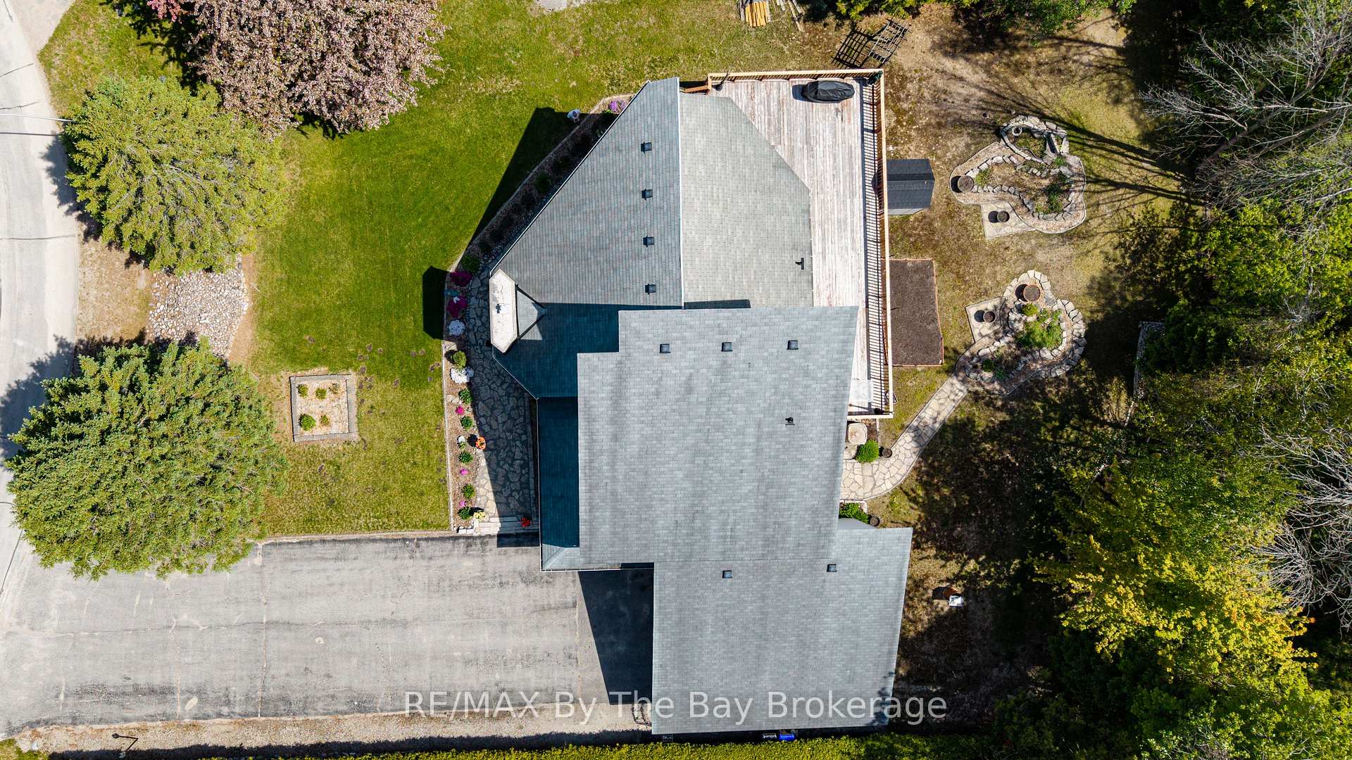 Photo 4 of 32 Bridlewood Crescent, Wasaga Beach — HOMEH