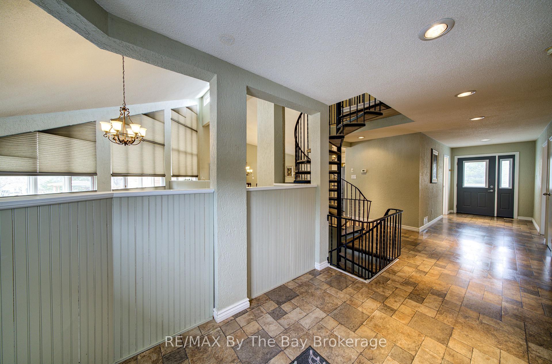 Photo 6 of 32 Bridlewood Crescent, Wasaga Beach — HOMEH