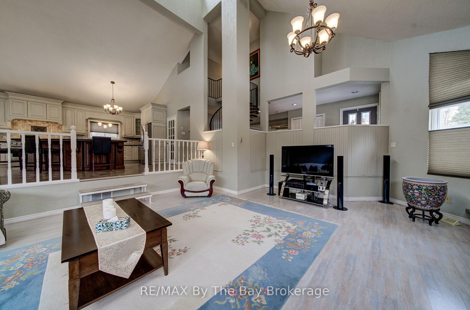 Photo 8 of 32 Bridlewood Crescent, Wasaga Beach — HOMEH