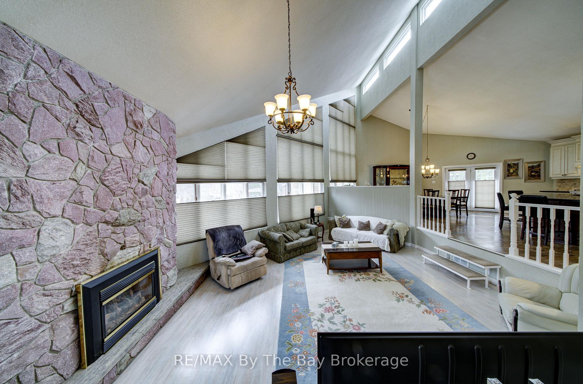 Photo 10 of 32 Bridlewood Crescent, Wasaga Beach — HOMEH