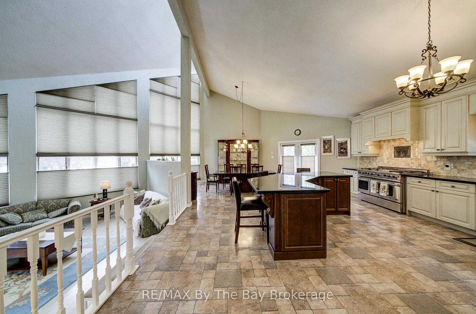 Photo 12 of 32 Bridlewood Crescent, Wasaga Beach — HOMEH