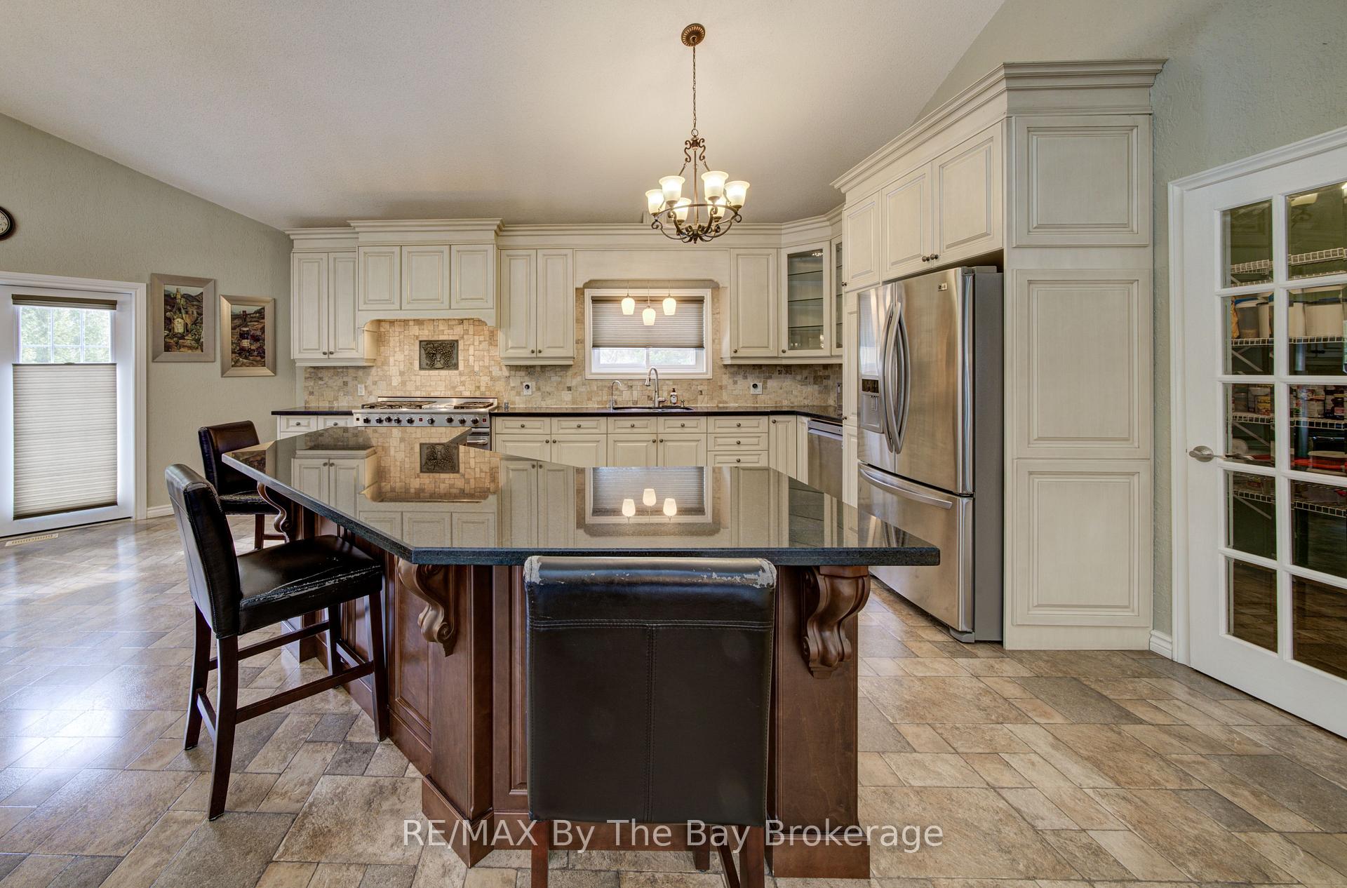 Photo 14 of 32 Bridlewood Crescent, Wasaga Beach — HOMEH