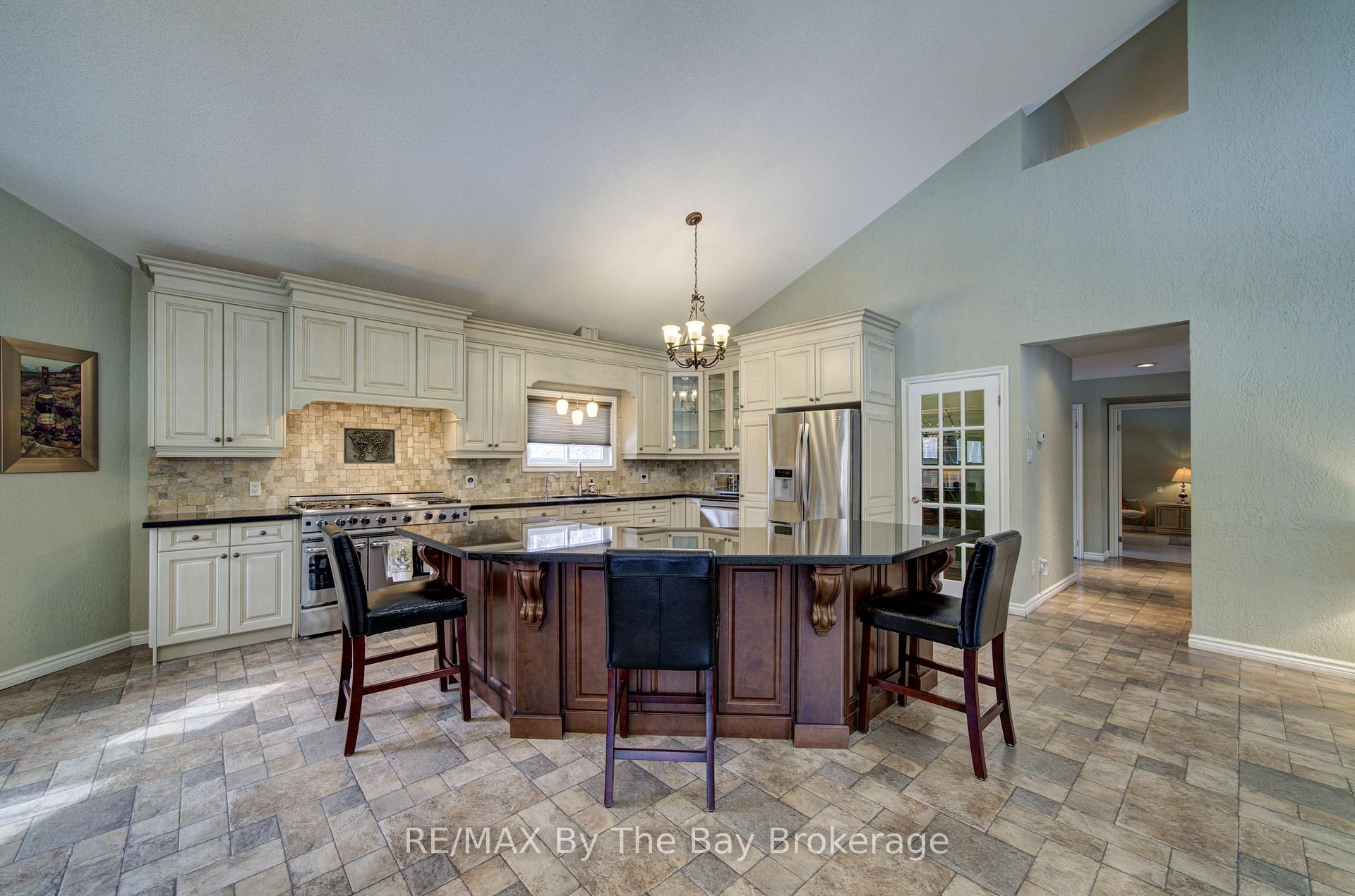 Photo 15 of 32 Bridlewood Crescent, Wasaga Beach — HOMEH