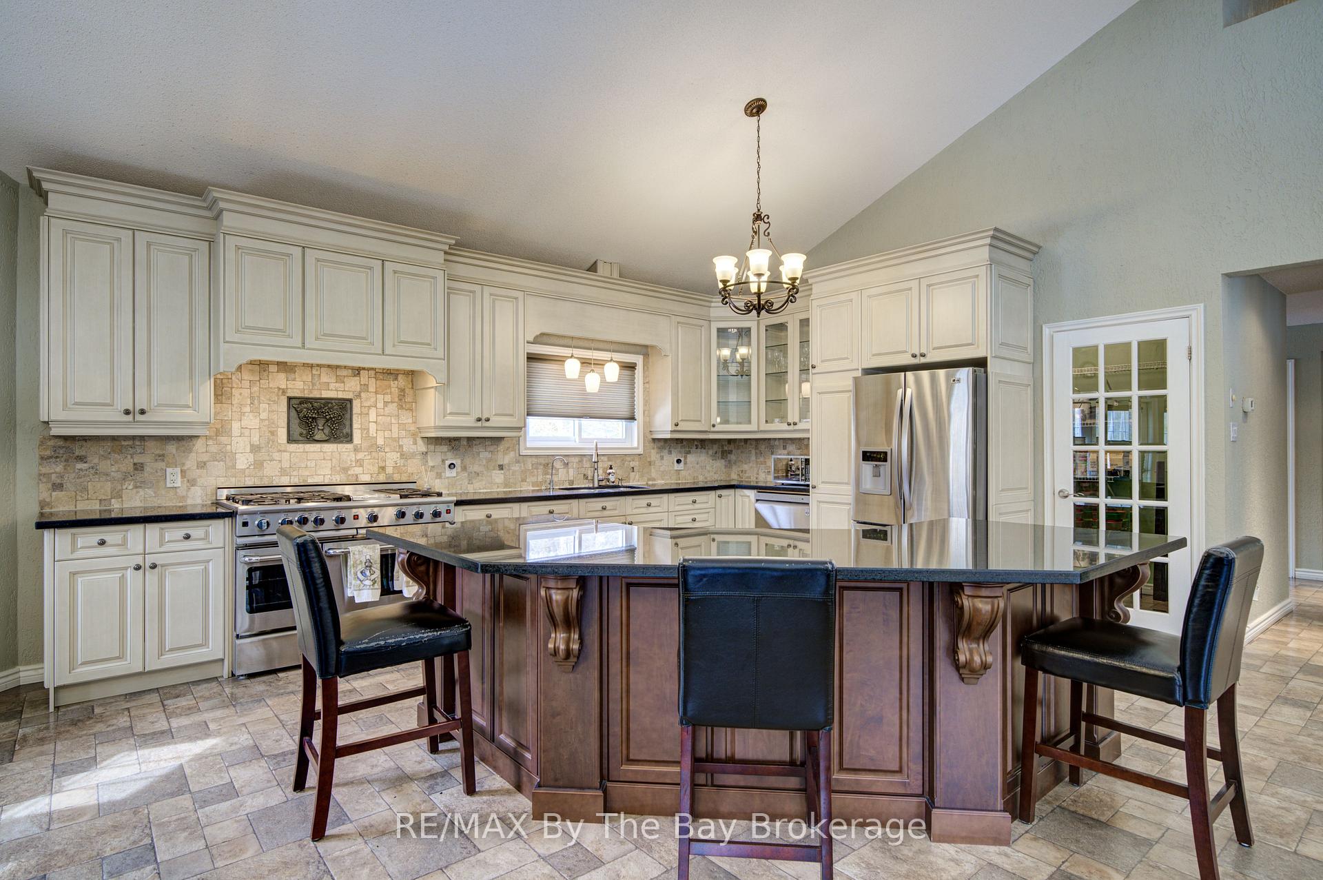 Photo 16 of 32 Bridlewood Crescent, Wasaga Beach — HOMEH