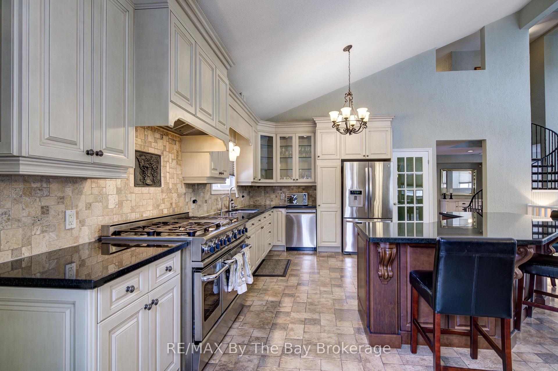 Photo 17 of 32 Bridlewood Crescent, Wasaga Beach — HOMEH