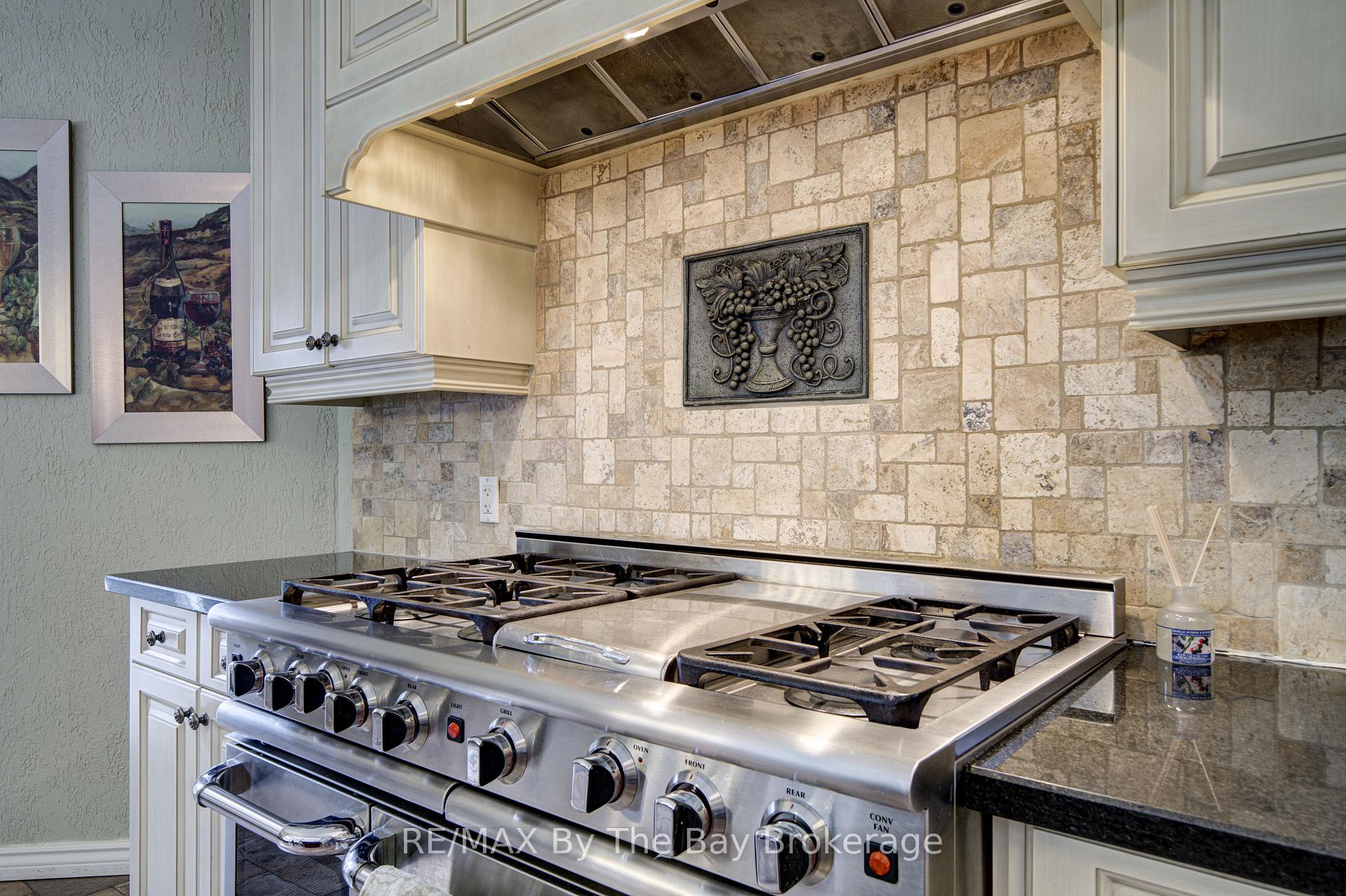Photo 20 of 32 Bridlewood Crescent, Wasaga Beach — HOMEH