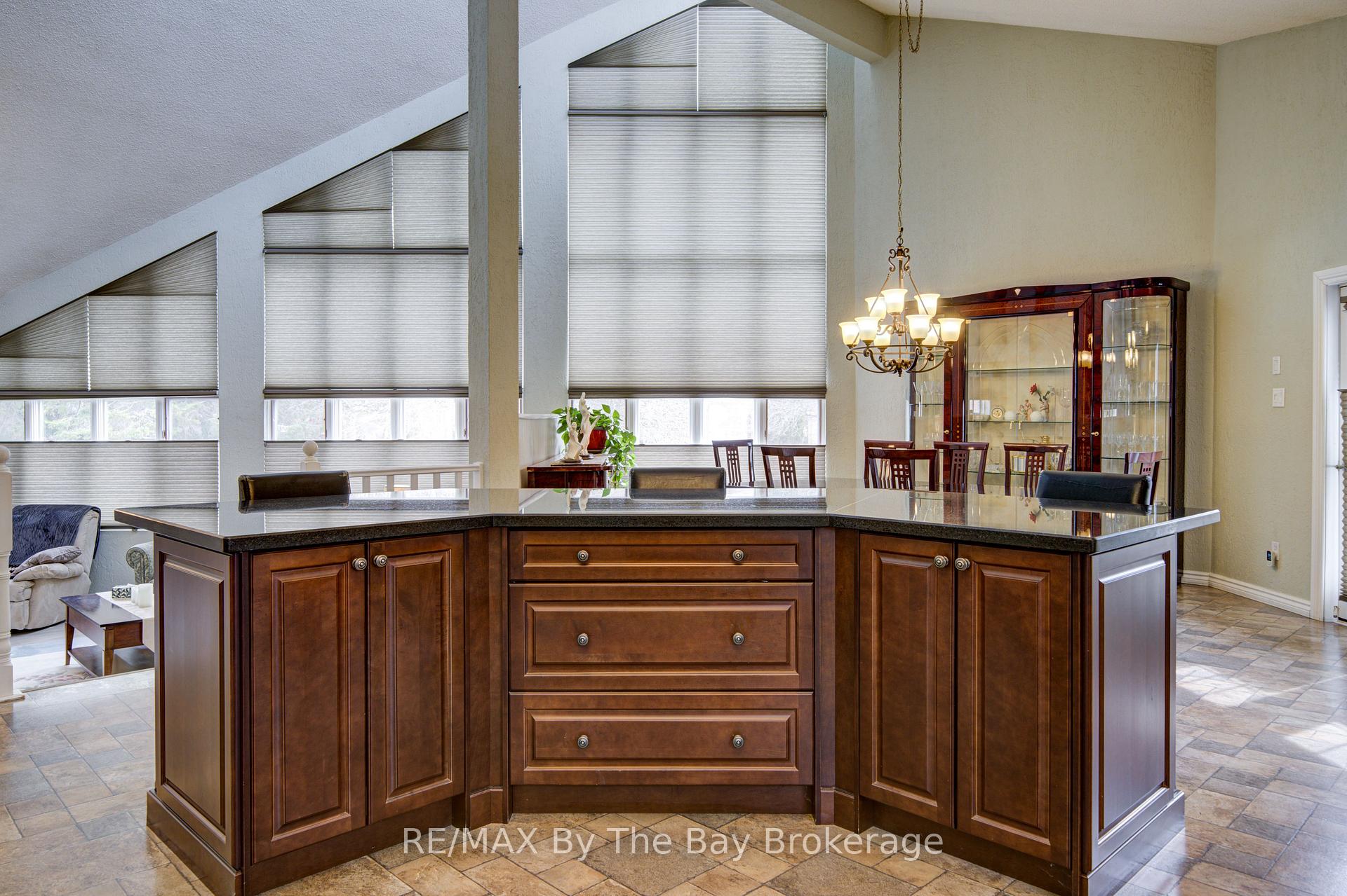 Photo 22 of 32 Bridlewood Crescent, Wasaga Beach — HOMEH