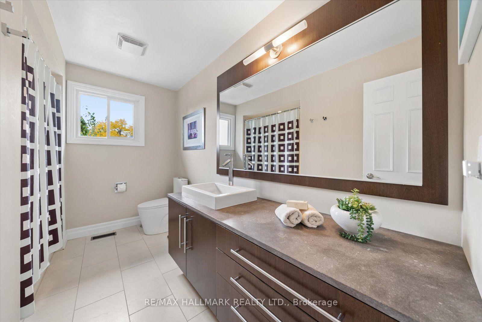 Photo 32 of 40 Colonel Butler Drive, Markham, Sherwood-Amberglen — HOMEH
