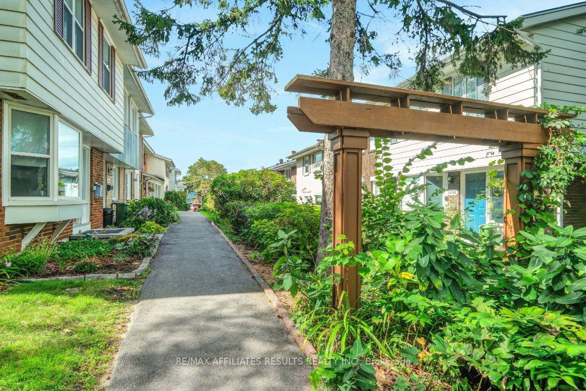 Photo 2 of 1312 Cornell Street, Ottawa, Redwood Park — HOMEH
