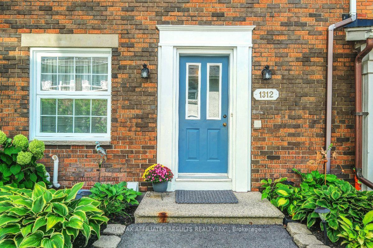 Photo 4 of 1312 Cornell Street, Ottawa, Redwood Park — HOMEH