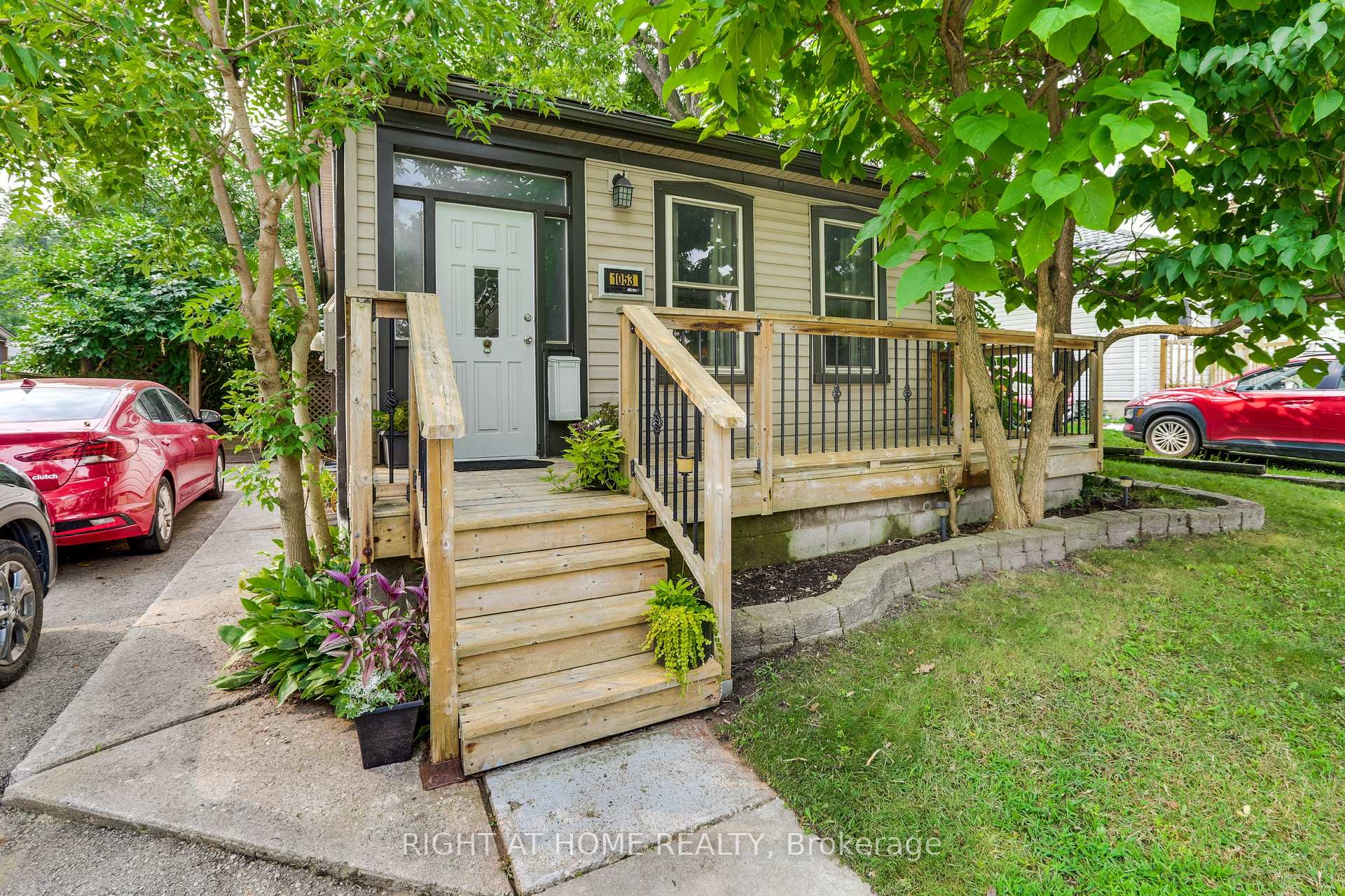 Photo of 1053 Frances Street