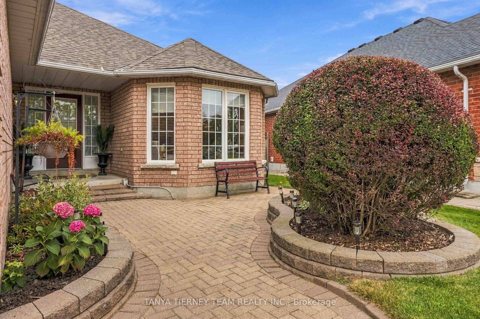 Photo 4 of 5 Padfield Drive, Clarington, Bowmanville — HOMEH
