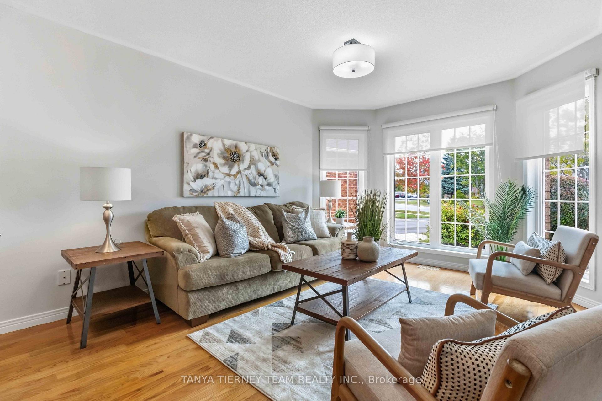 Photo 6 of 5 Padfield Drive, Clarington, Bowmanville — HOMEH