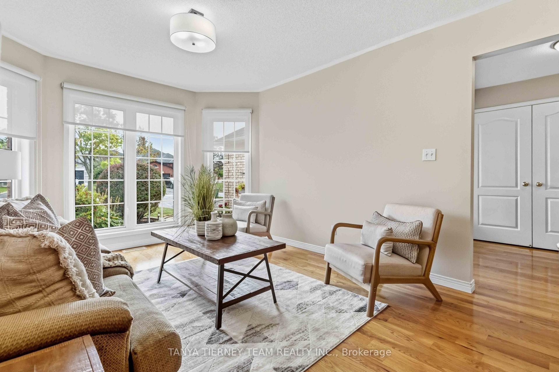 Photo 8 of 5 Padfield Drive, Clarington, Bowmanville — HOMEH