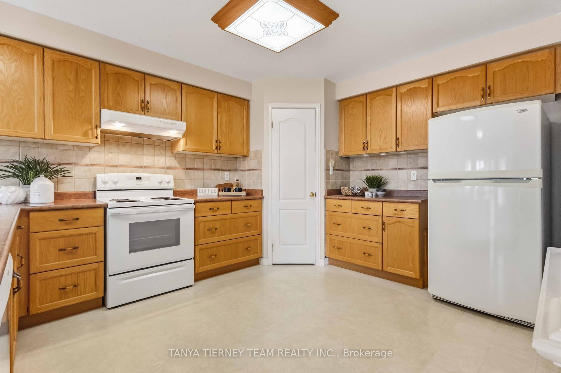 Photo 19 of 5 Padfield Drive, Clarington, Bowmanville — HOMEH