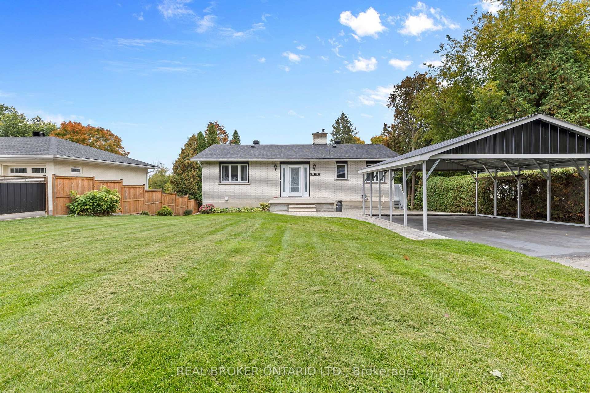 Photo of 316 Clothier Street W